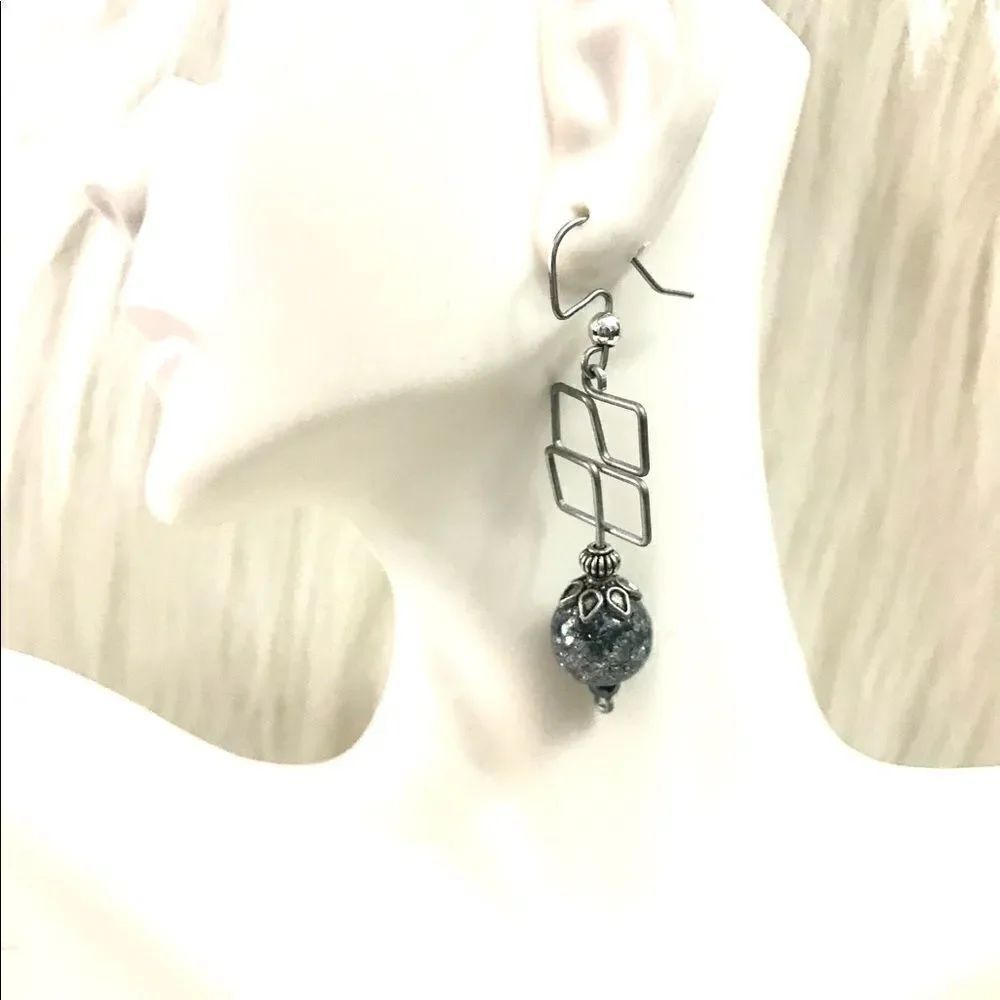 Cute dangle earrings  - Picture 1 of 3